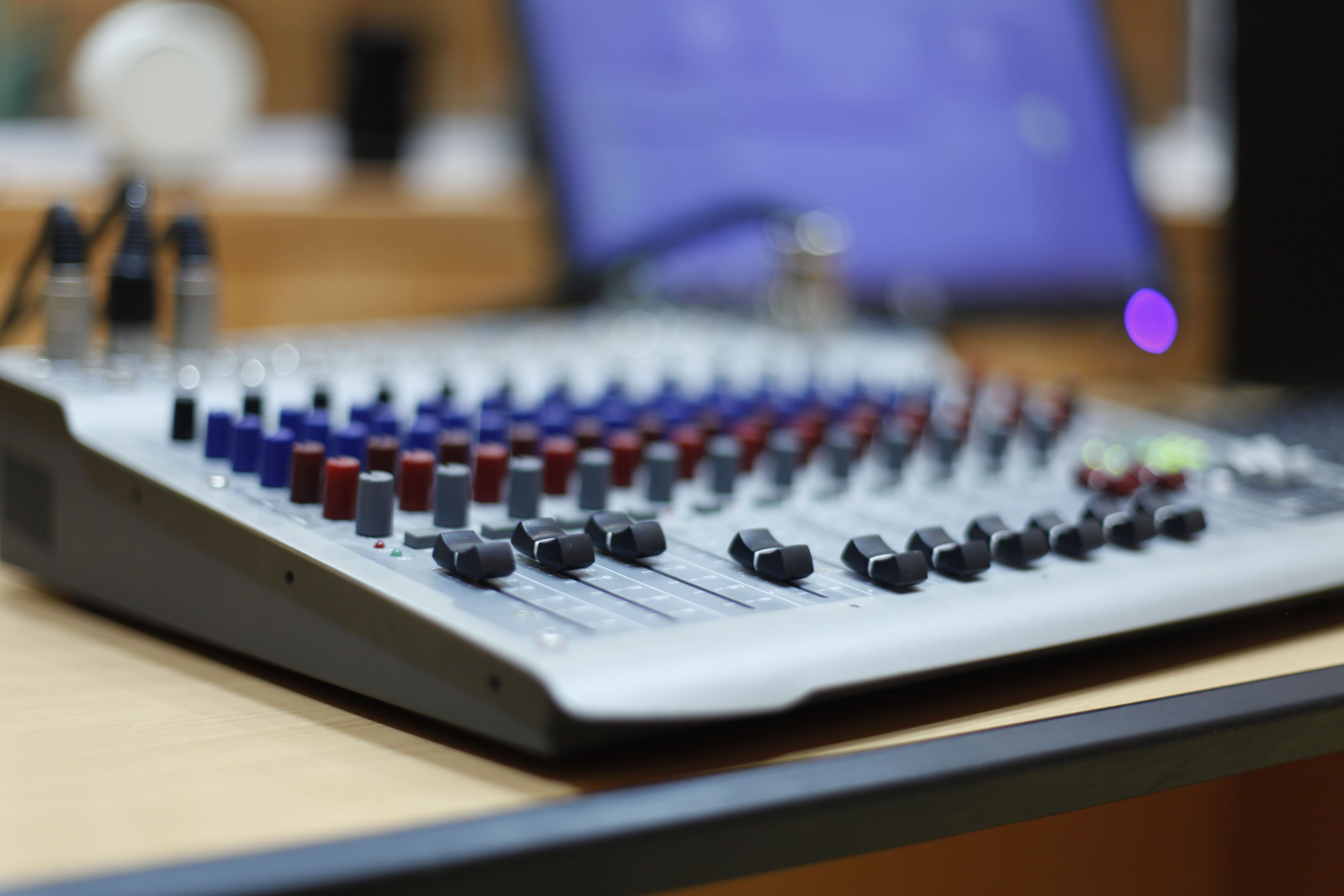 طاولة المزج